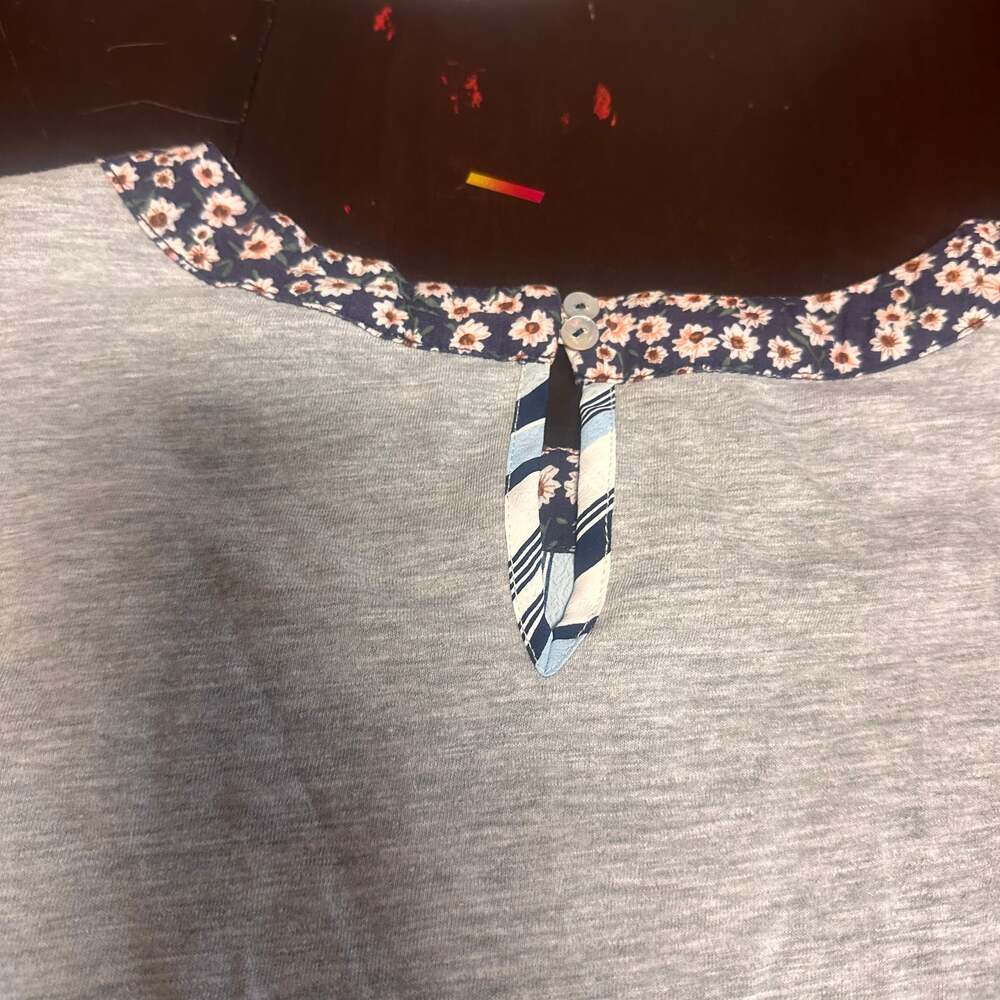 Entro Casual Spring Top Blue Striped w/ Floral Detail M - Picture 6 of 9